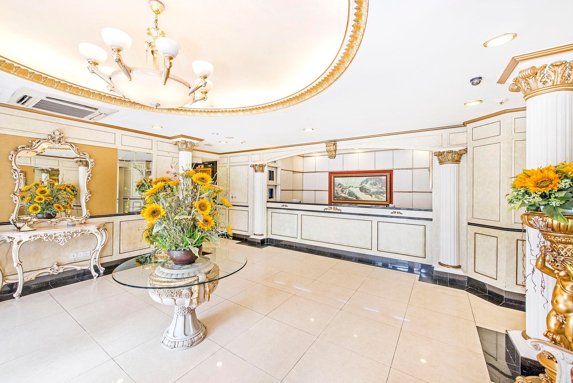 Hotel 81