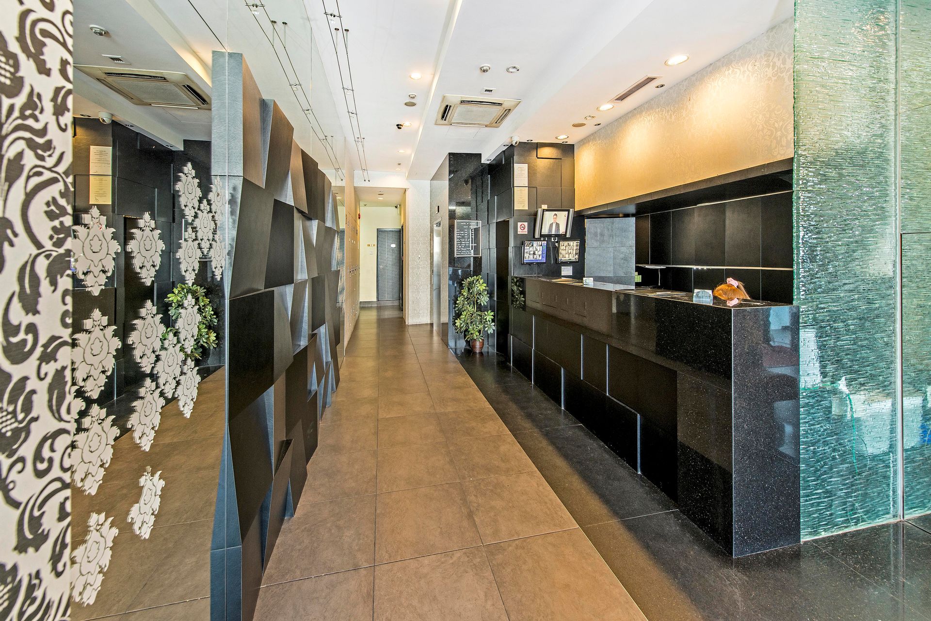 Hotel 81