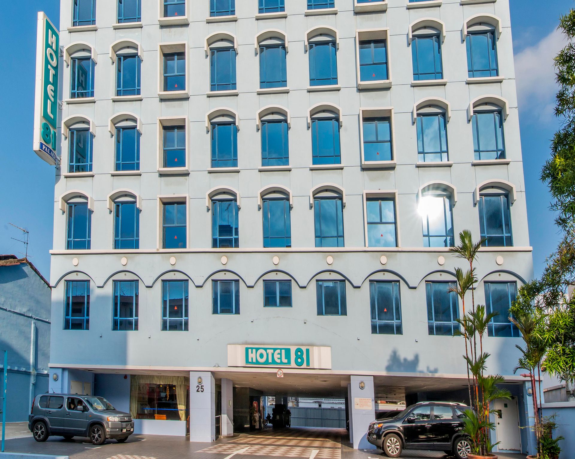 Hotel 81 Palace